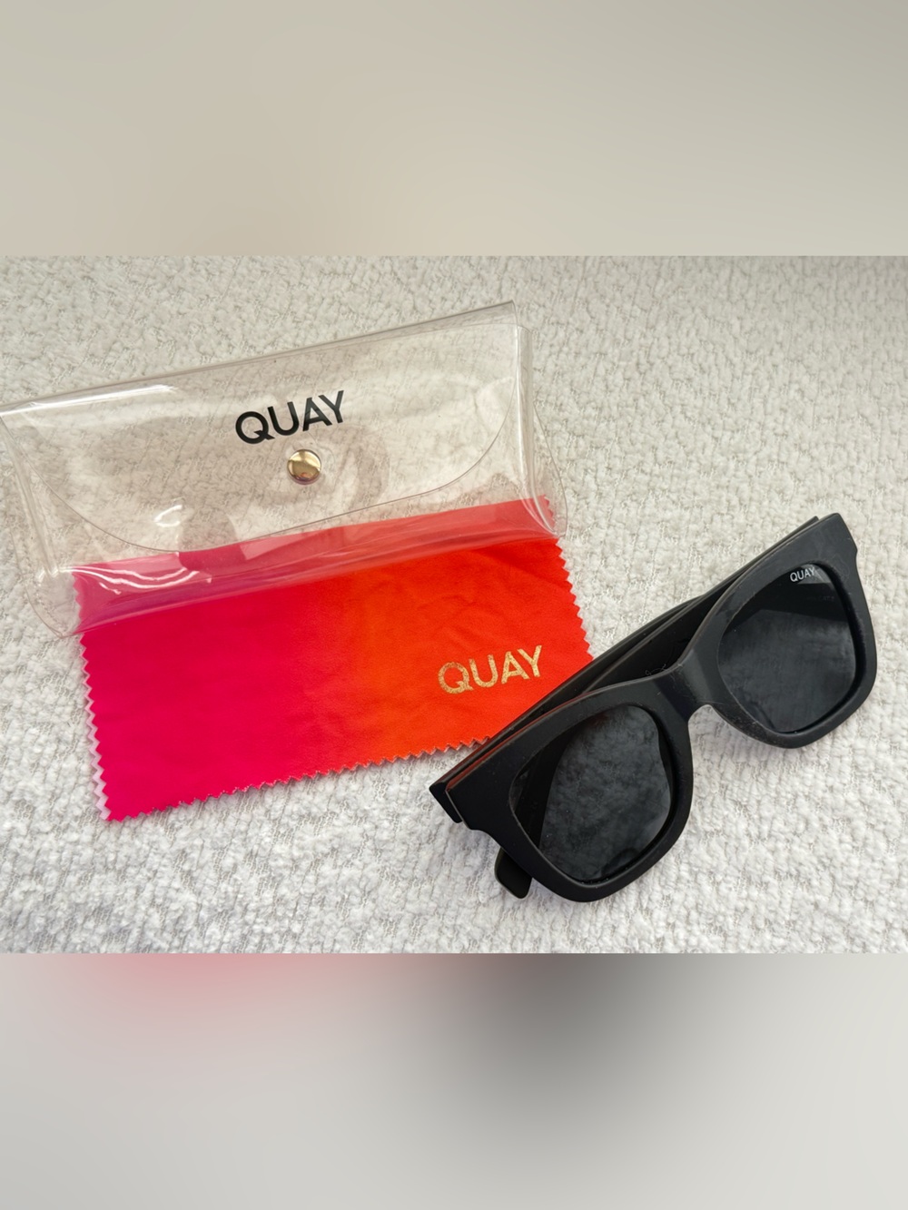 Quay mat black After hours sunglasses with GiFT